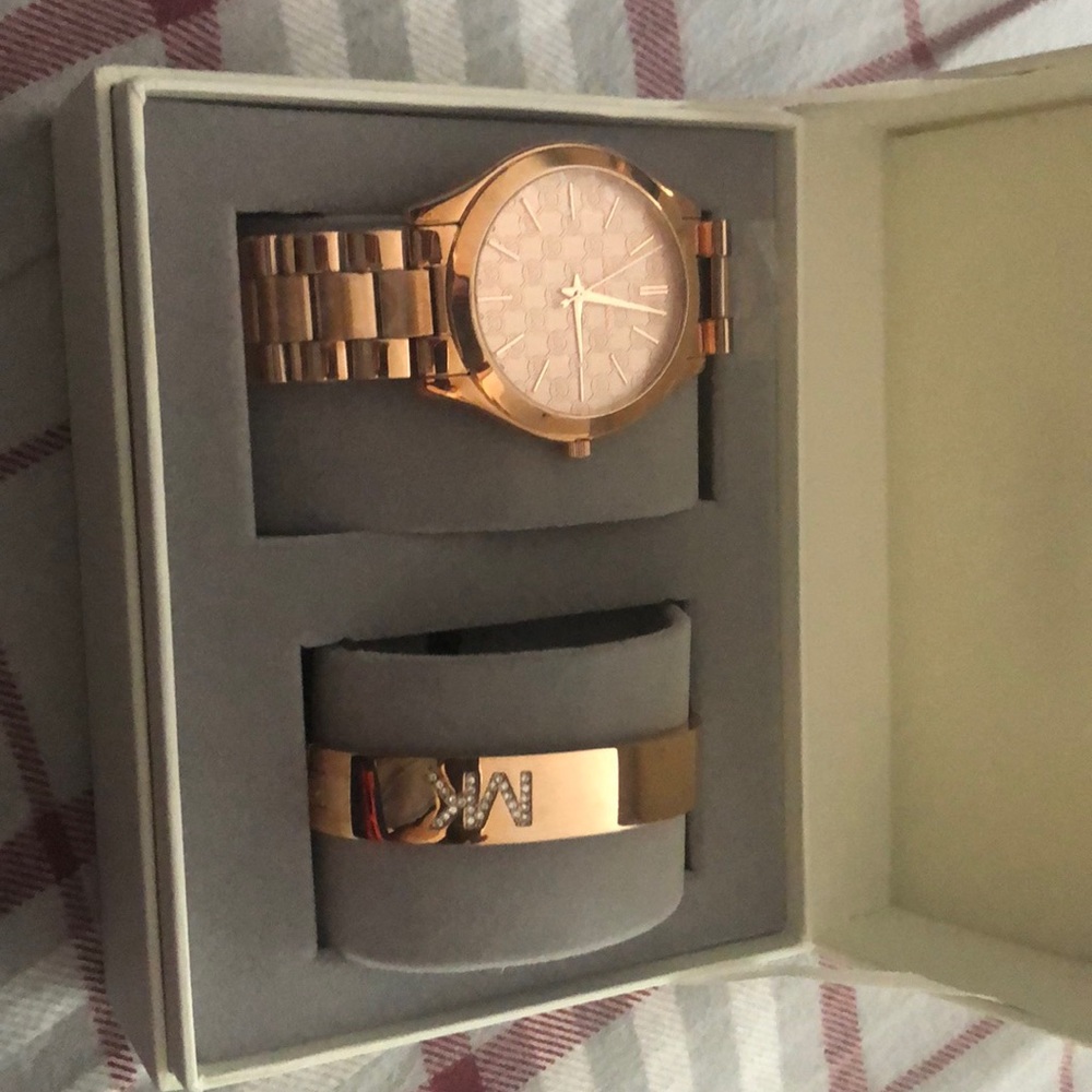 Ladies watch set watch and bracelet